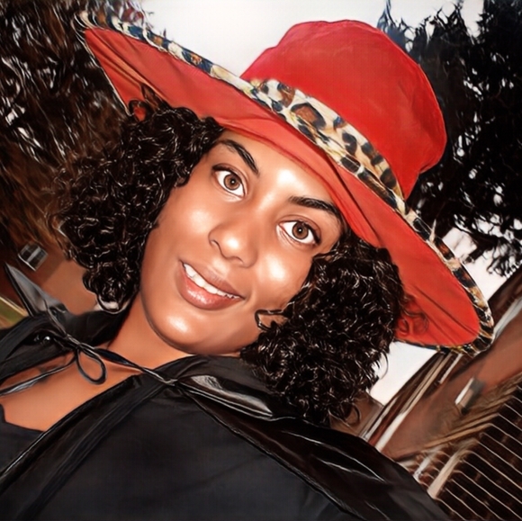 Meet your Posher, Danielle - Picture 3 of 4